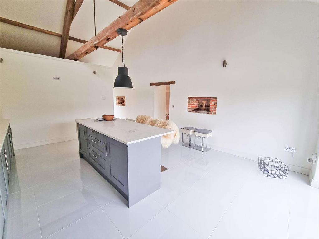 Kitchen 1.jpg