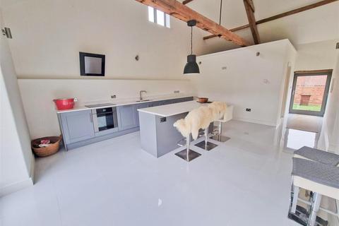 4 bedroom barn conversion to rent, New Road, Bessingham, Norwich