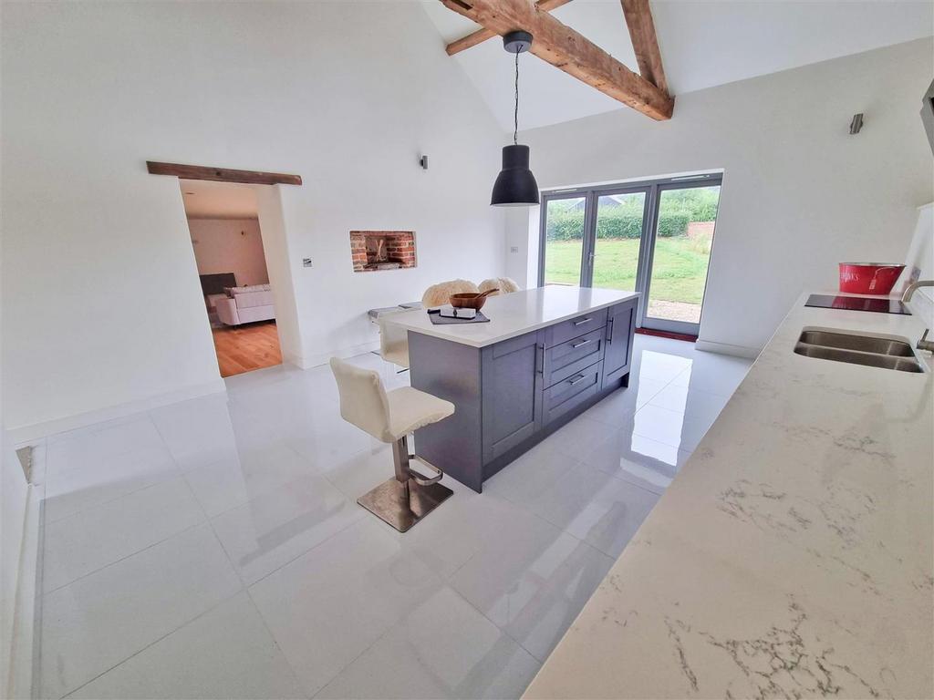 Kitchen 3.jpg