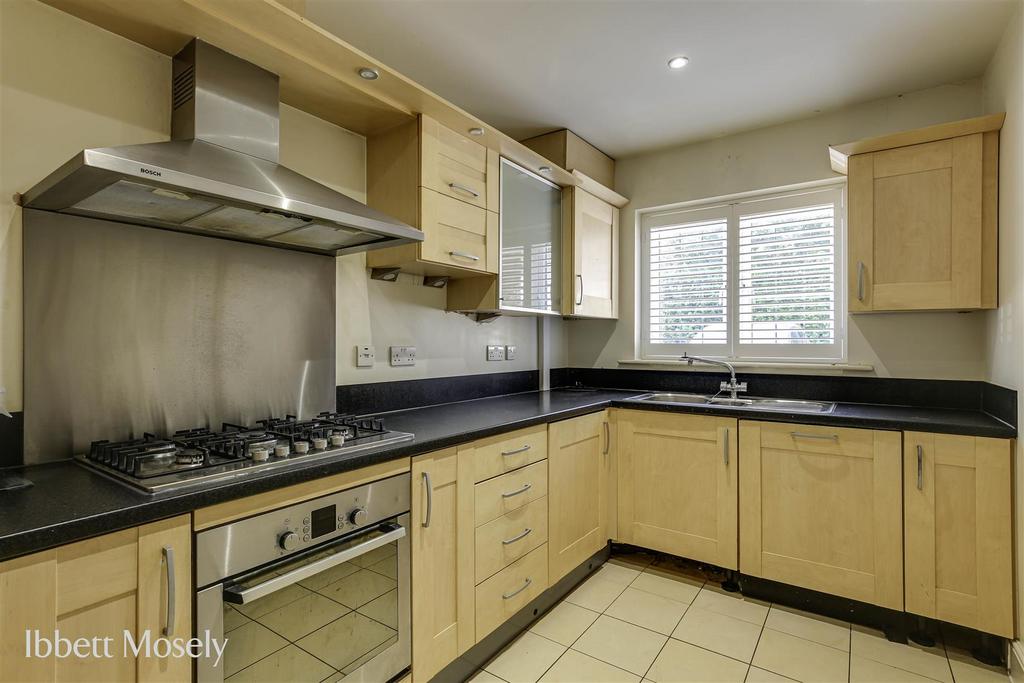 6 Kitchen.jpg