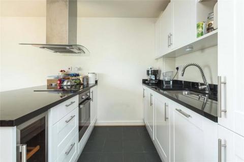 2 bedroom flat to rent, Queen Mary Avenue, London