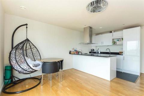 2 bedroom flat to rent, Queen Mary Avenue, London