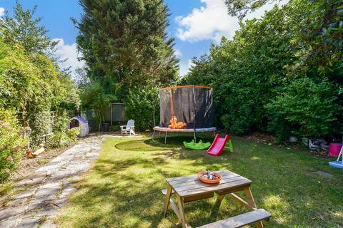 2 bedroom maisonette for sale, Warren Drive, Crawley RH11