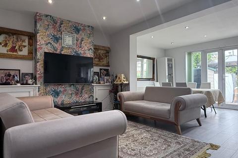 4 bedroom house to rent, Cottesmore Avenue, Ilford