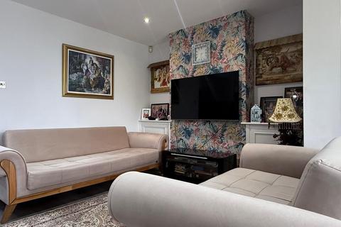 4 bedroom house to rent, Cottesmore Avenue, Ilford