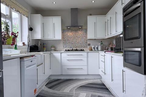 4 bedroom house to rent, Cottesmore Avenue, Ilford