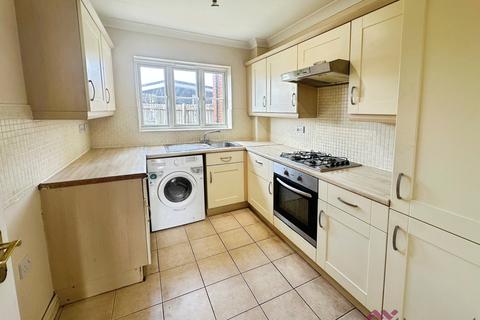 3 bedroom terraced house to rent, Avitus Way, Colchester CO4