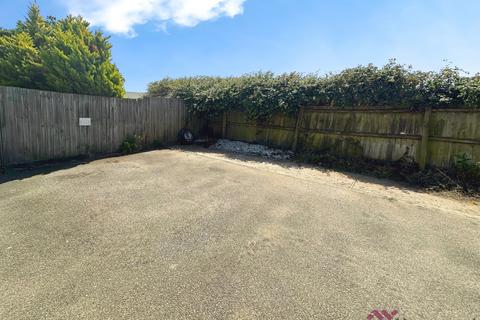 3 bedroom terraced house to rent, Avitus Way, Colchester CO4