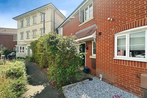 3 bedroom terraced house to rent, Avitus Way, Colchester CO4