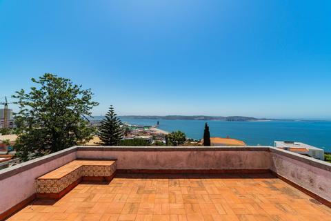 7 bedroom property, Renovation Potential