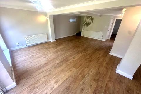 4 bedroom semi-detached house to rent, Windsor SL4