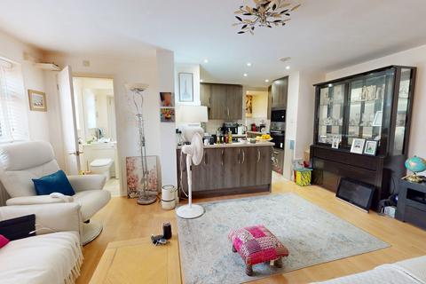 5 bedroom end of terrace house for sale, Whaddon Road, Cheltenham