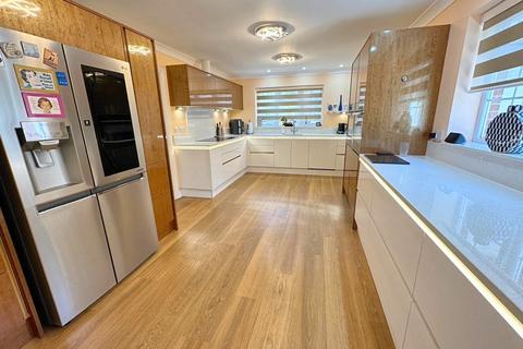 5 bedroom detached bungalow for sale, Fromes Hill