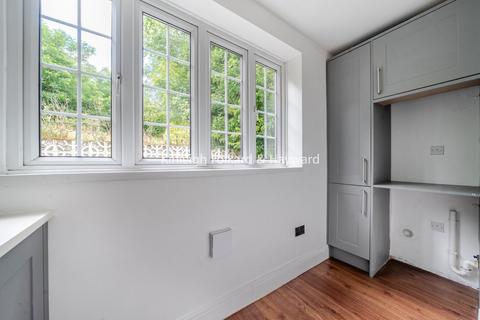65 The Chase, Bromley, BR1 3DE