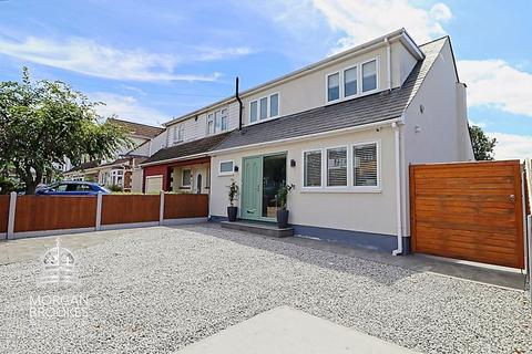 3 bedroom semi-detached house for sale, Adelaide Gardens, South Benfleet