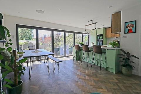 3 bedroom semi-detached house for sale, Adelaide Gardens, South Benfleet