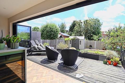3 bedroom semi-detached house for sale, Adelaide Gardens, South Benfleet