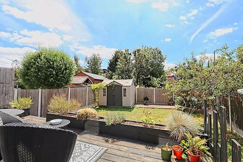 3 bedroom semi-detached house for sale, Adelaide Gardens, South Benfleet
