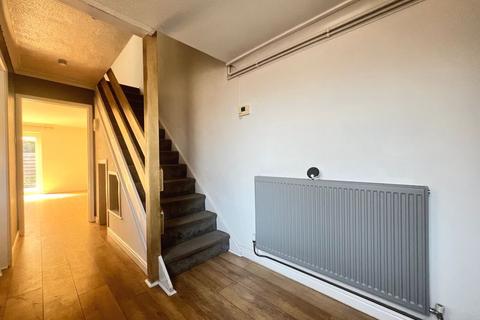 25 Armscroft Gardens, Gloucester, GL2 0RT