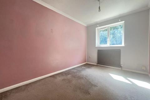 25 Armscroft Gardens, Gloucester, GL2 0RT