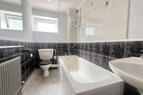 25 Armscroft Gardens, Gloucester, GL2 0RT