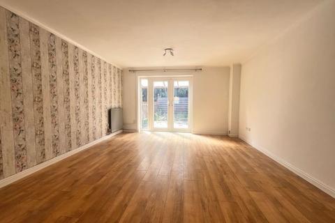25 Armscroft Gardens, Gloucester, GL2 0RT