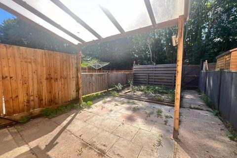 25 Armscroft Gardens, Gloucester, GL2 0RT