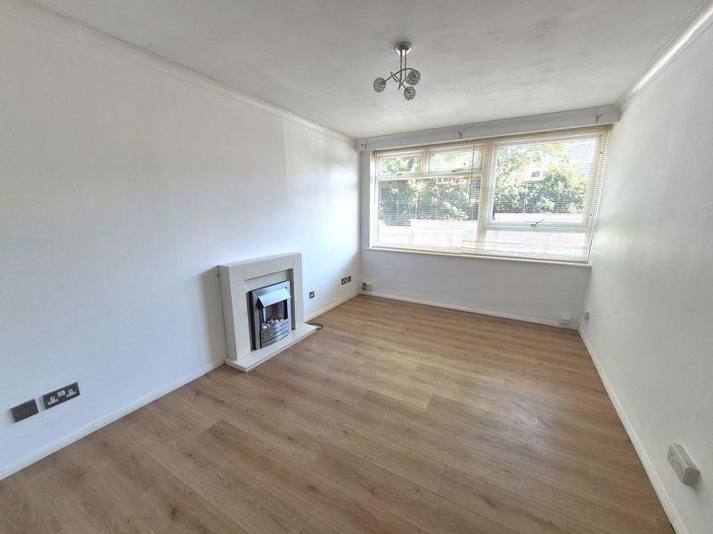 Apartment in Birmingham, Sutton Coldfield - View 2
