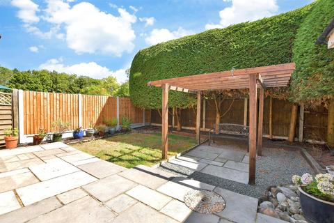 3 bedroom semi-detached house for sale, Menzies Avenue, Basildon, Essex