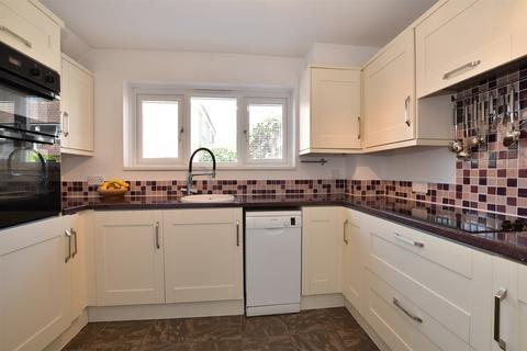 3 bedroom semi-detached house for sale, Menzies Avenue, Basildon, Essex