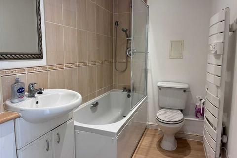2 bedroom apartment for sale, Hamlyn House, Feltham