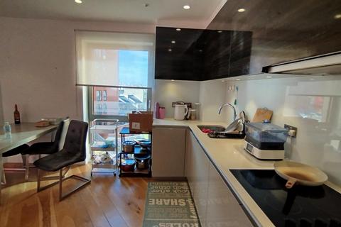 2 bedroom flat to rent, Rathbone Market 4