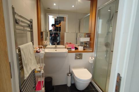 2 bedroom flat to rent, Rathbone Market 4