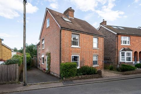 22 Durkins Road, East Grinstead, RH19 2ER