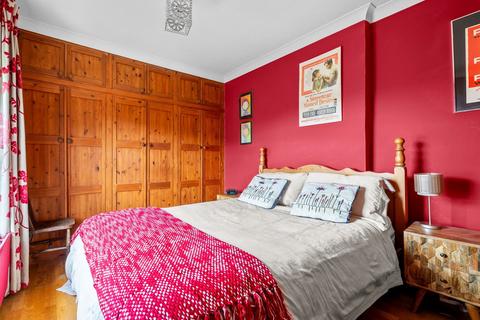22 Durkins Road, East Grinstead, RH19 2ER