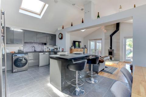 3 bedroom detached bungalow for sale, Penlands Vale, Steyning