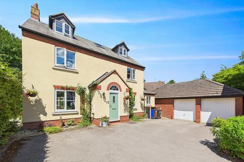 5 Alexandra Drive, Yoxall, Burton-on-trent, DE13 8PL