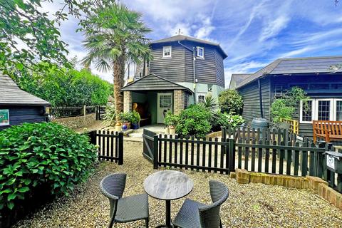 5 bedroom detached house for sale, Selsey Road, Chichester PO20