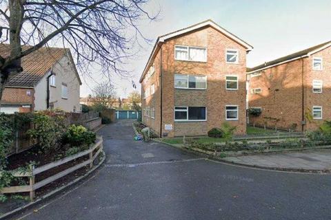 Garage to rent, Inglis Road, London W5