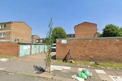 Garage to rent, Longford Avenue, Southall UB1