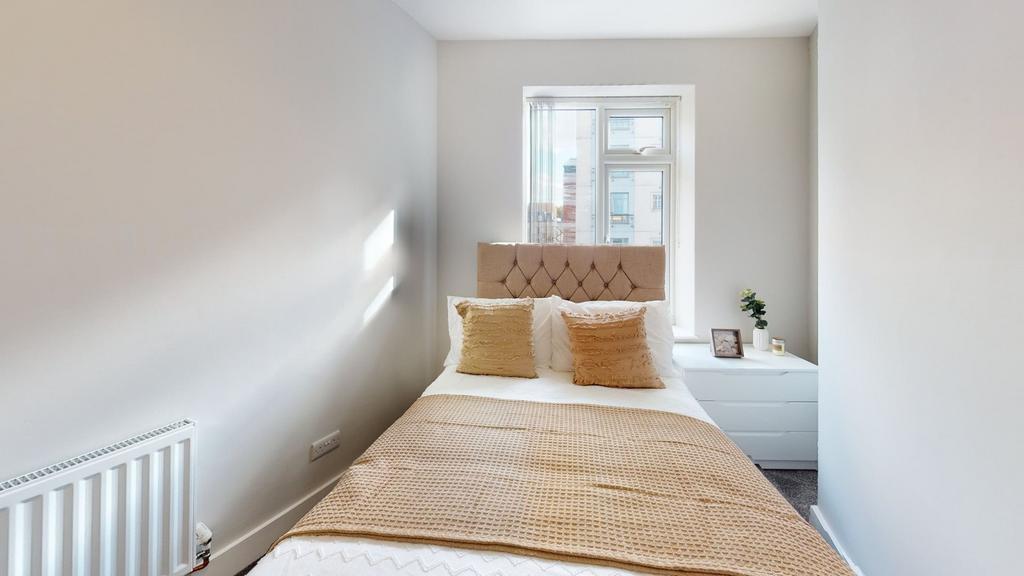 A bright and inviting double bedroom, perfect f...