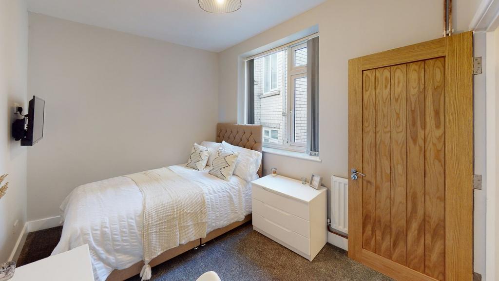 A bright and inviting double bedroom, perfect f...