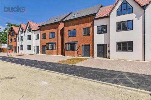 4 bedroom terraced house for sale, The Wendover. Eighth Avenue. Aylesbury. HP197BU