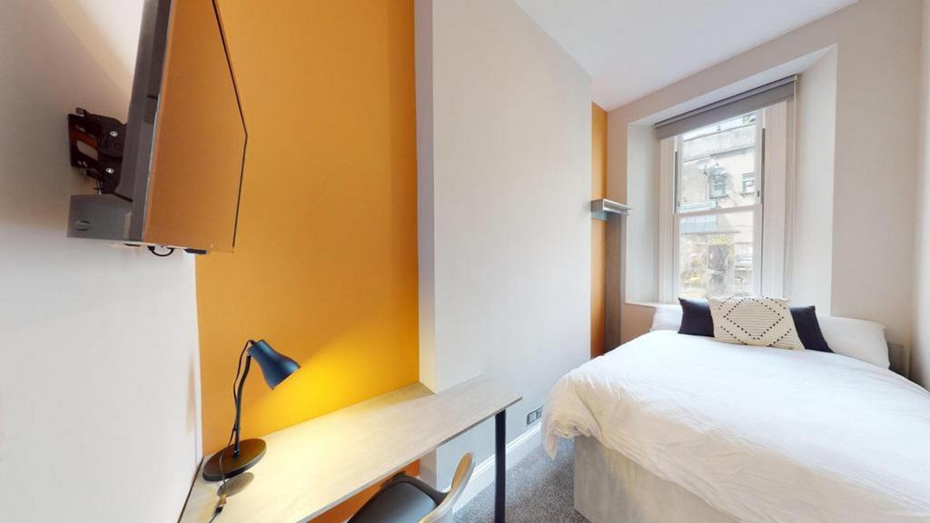 A bright and inviting double bedroom with moder...