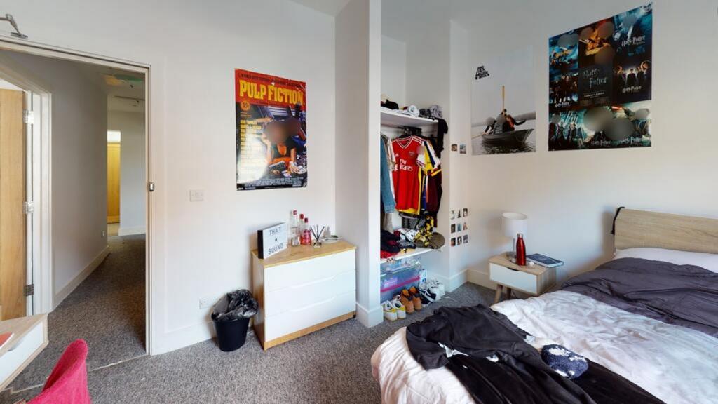 This inviting double bedroom features a comfort...