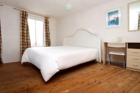 4 bedroom flat share to rent, Sextant Avenue