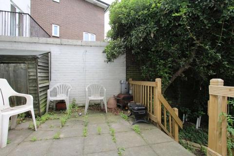 4 bedroom flat share to rent, Sextant Avenue