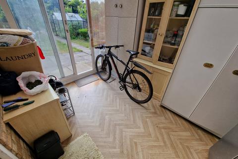 1 bedroom semi-detached house to rent, Lincoln Road, Peterborough, PE1
