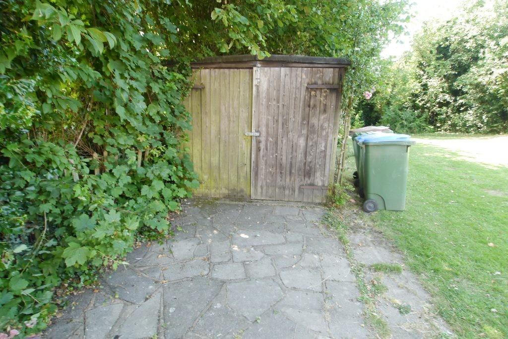 Garage / Storage She