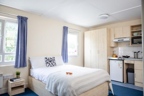 Studio to rent, Creek Road